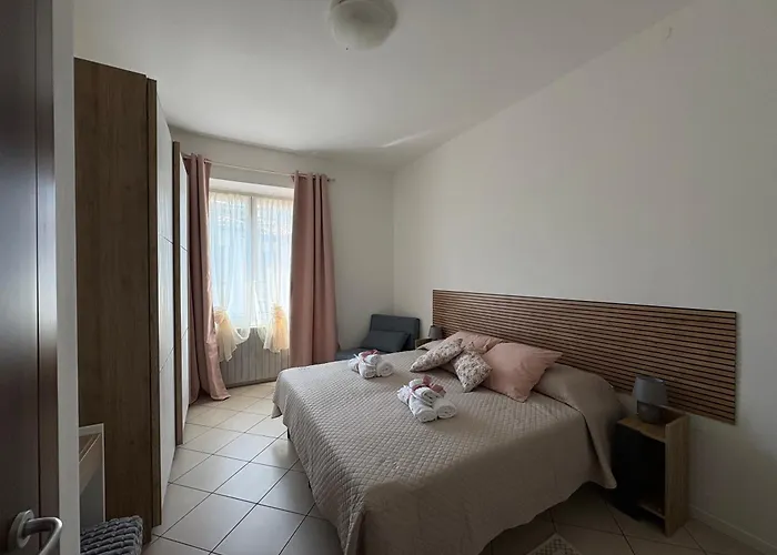 Lory's House アパート